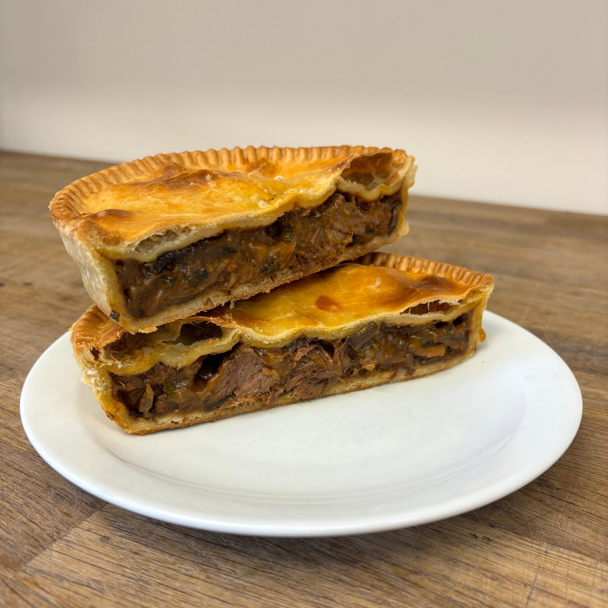 BEEF SHIN, SMOKED BACON + TRING ALE PIE PLATE